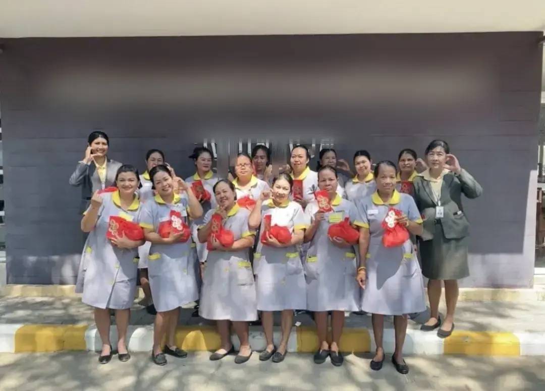 ทีมแม่บ้าน สาธุการ